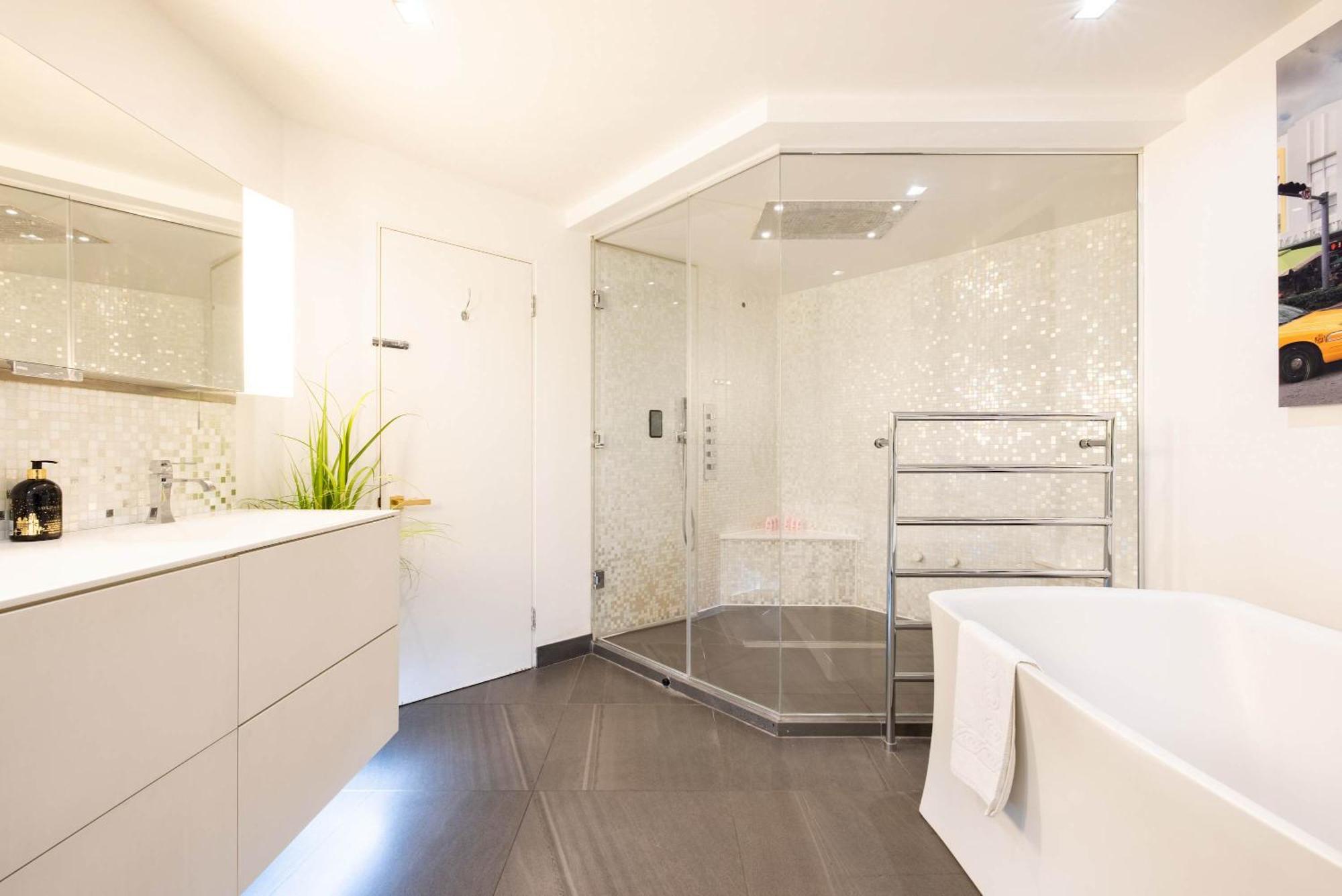 Amazingly Luxurious Loft Apartment, Soho - 3 Bedrooms, 2 Bath & Office Londra Dış mekan fotoğraf