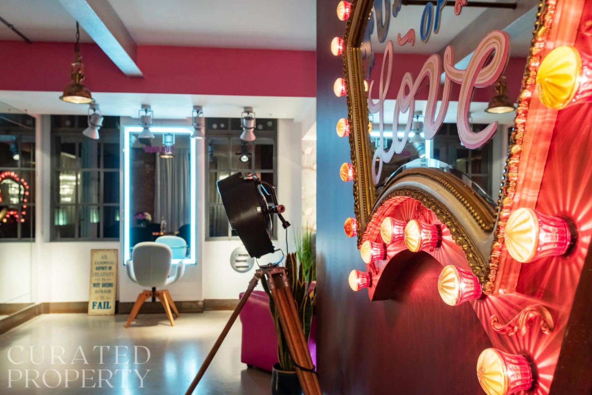 Amazingly Luxurious Loft Apartment, Soho - 3 Bedrooms, 2 Bath & Office Londra Dış mekan fotoğraf